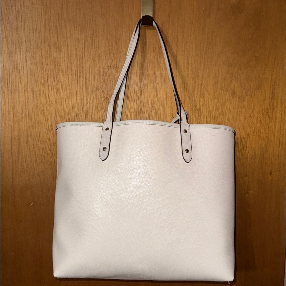 •COACH•WHITE & BEIGE REVERSIBLE CITY TOTE IN SIGNATURE “C” CANVAS & LEATHER EUC - Picture 6 of 16